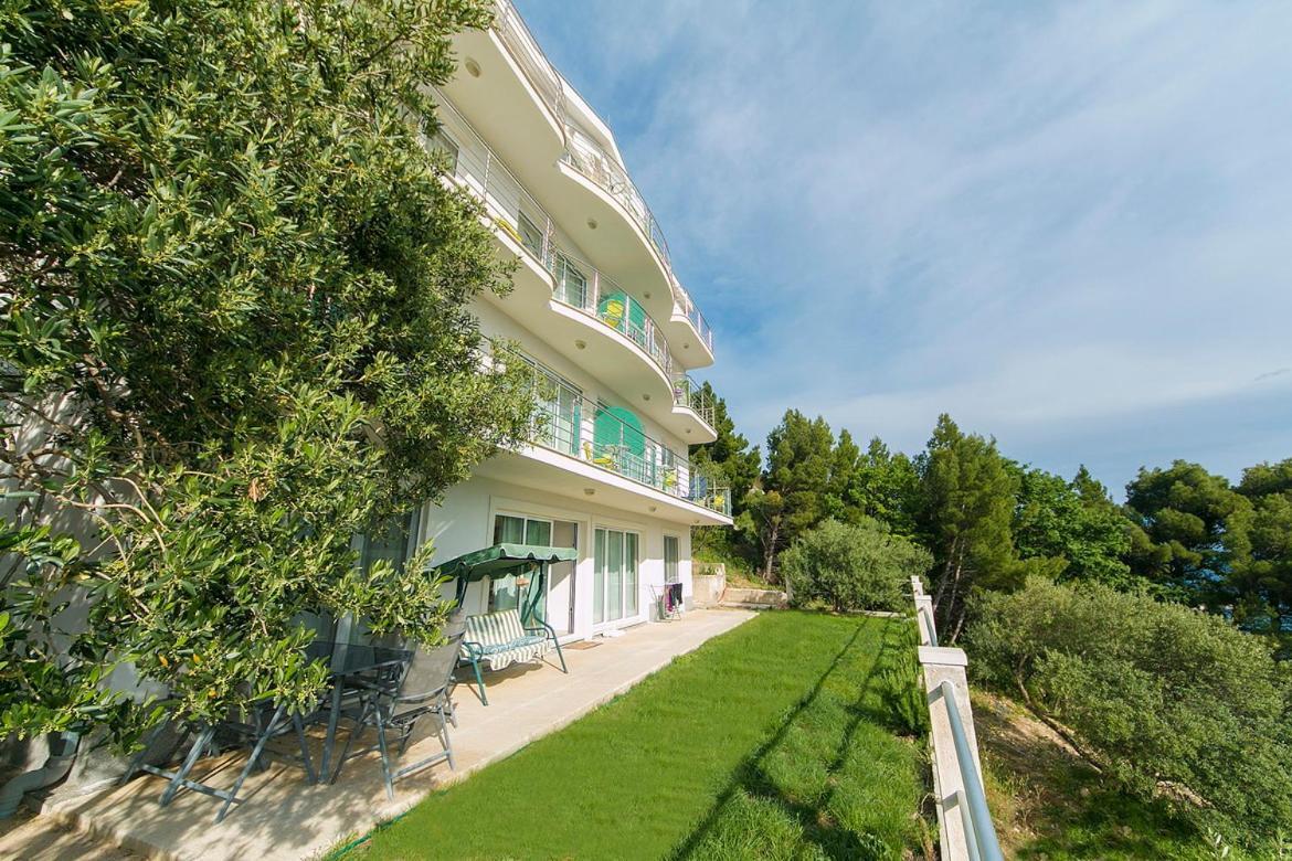 Villa Issea Brela Exteriör bild