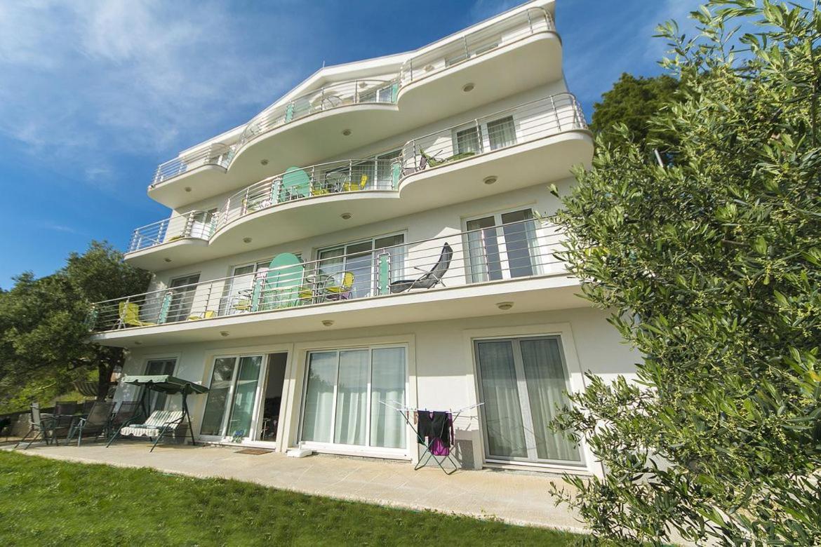 Villa Issea Brela Exteriör bild