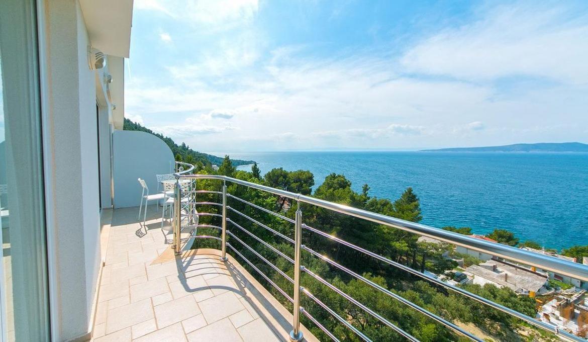 Villa Issea Brela Exteriör bild