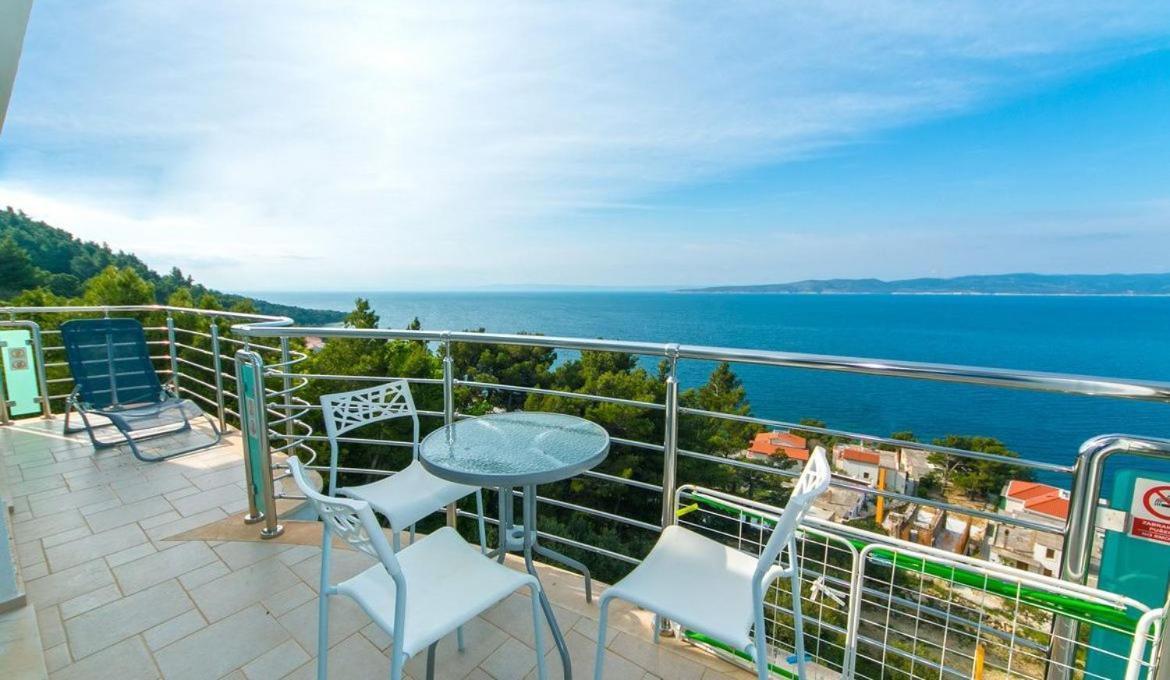 Villa Issea Brela Exteriör bild