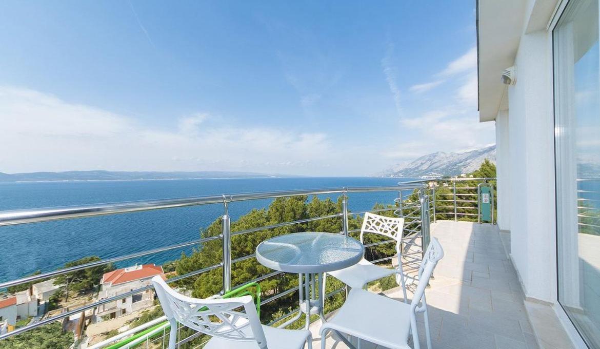 Villa Issea Brela Exteriör bild
